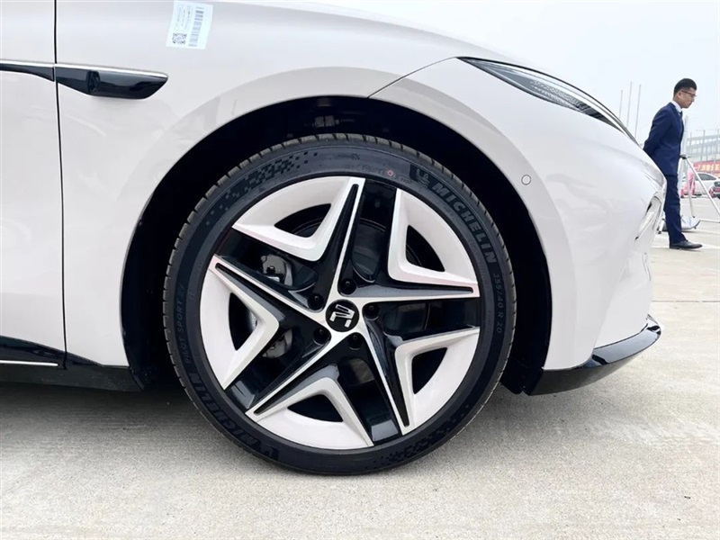 【新車實探】飛凡F7已到店!豪華(huá)智能(néng)座艙,純電新(xīn)卷王!#10075