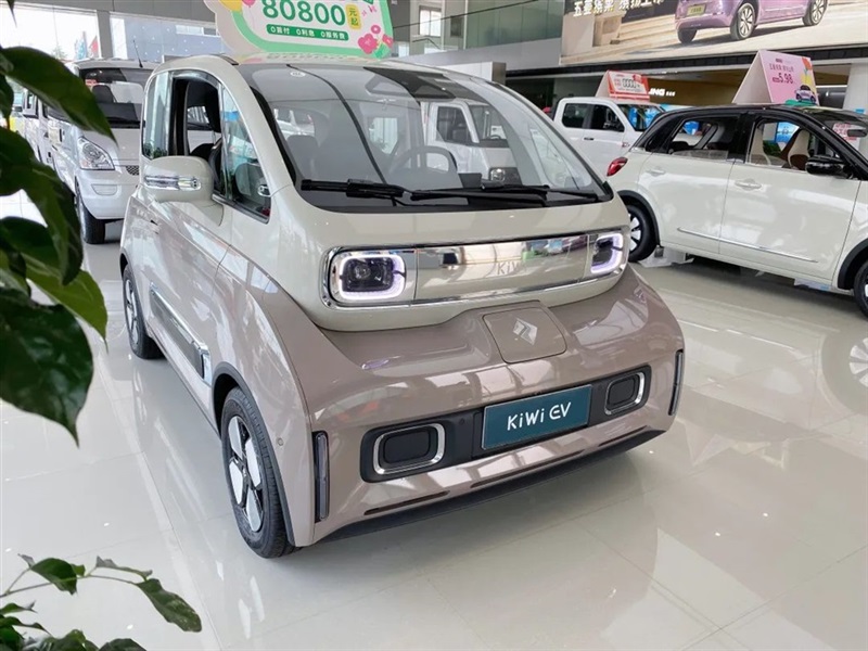 【菠萝视频新能源(yuán)探店(diàn)第4期】國民代步神車,五菱新能(néng)源!#10336