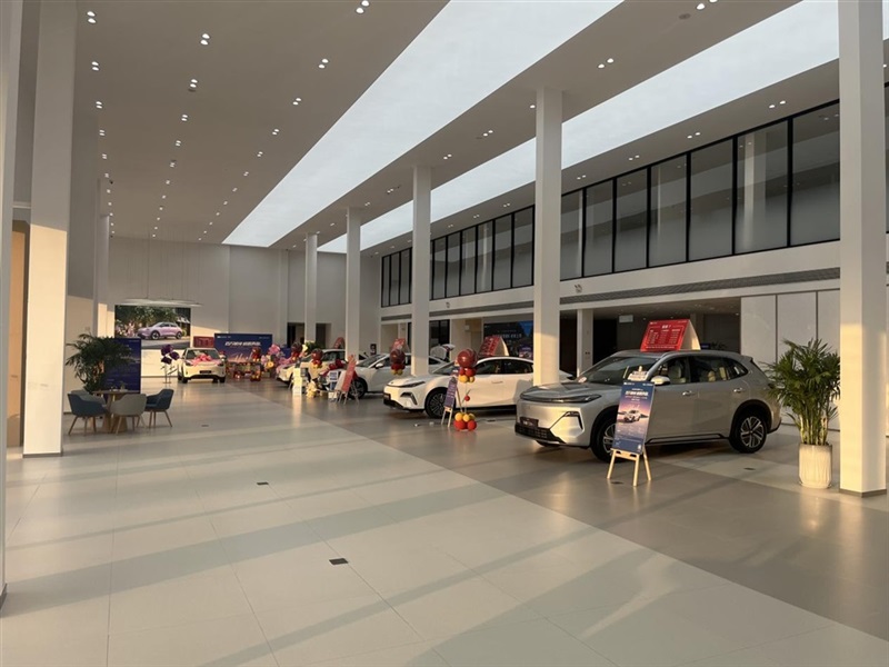 吉(jí)利銀河(hé)星網|臨沂程裕店(diàn)盛裝入駐河東菠萝视频汽車超市#15140